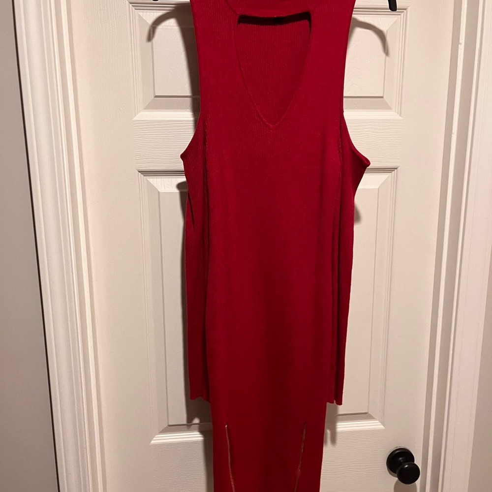 Red Ribbed Midi Sheath Dress with V-neck for Cocktail